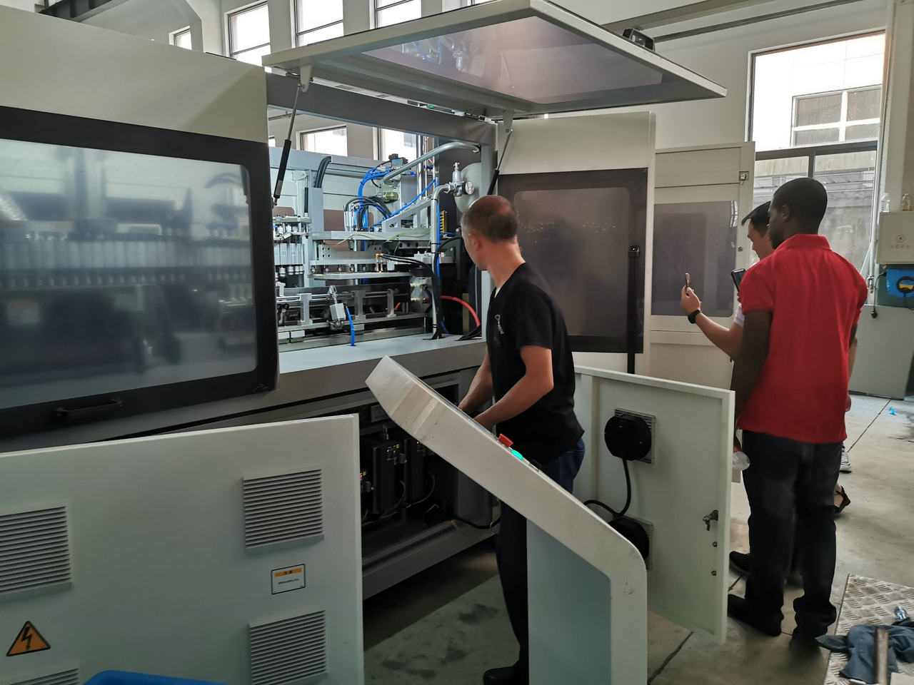 pet bottle blowing machine